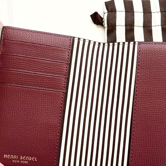 Henri Bendel Passport Cover With Dust Bag & Story Burgundy NWT - Picture 3 of 4